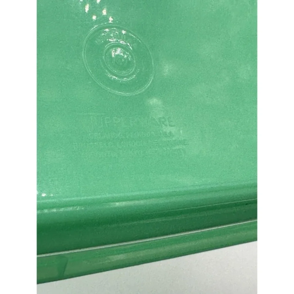 Vintage 2pc Tupperware Jadeite Green Celery Keeper Container 782‎ & Insert.